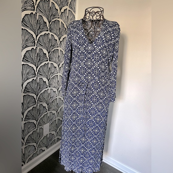 Blue LULUS midi dress | Jacquard Print | size SM | Light material & tie waist - Picture 1 of 6